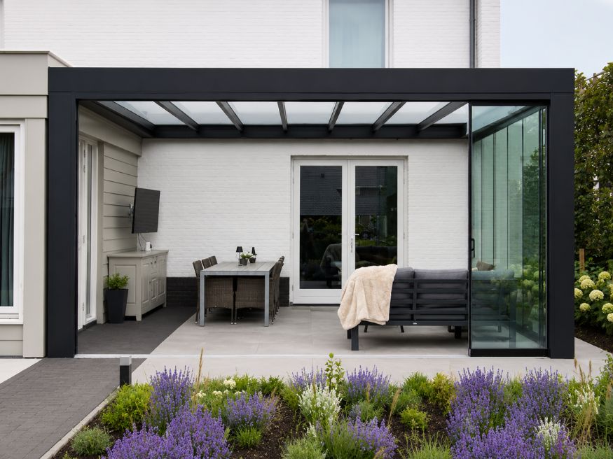 Glasschiebesystem für Terrassenüberdachungen von MB Aluminium